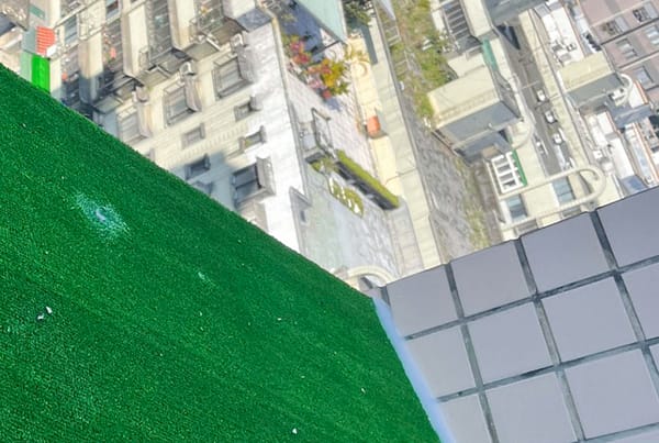 鋁板屋簷上的人工草皮