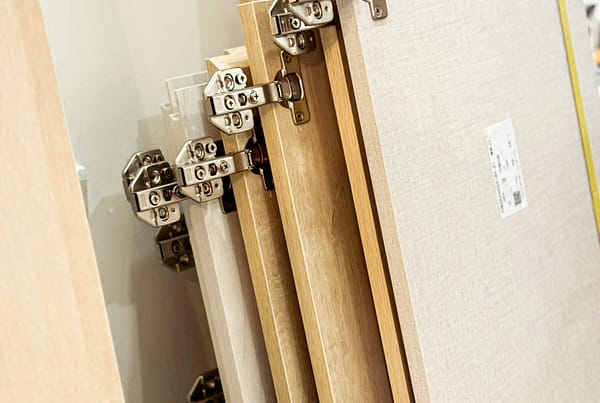 系統櫃進場的那一刻,空間開始有了具體輪廓。